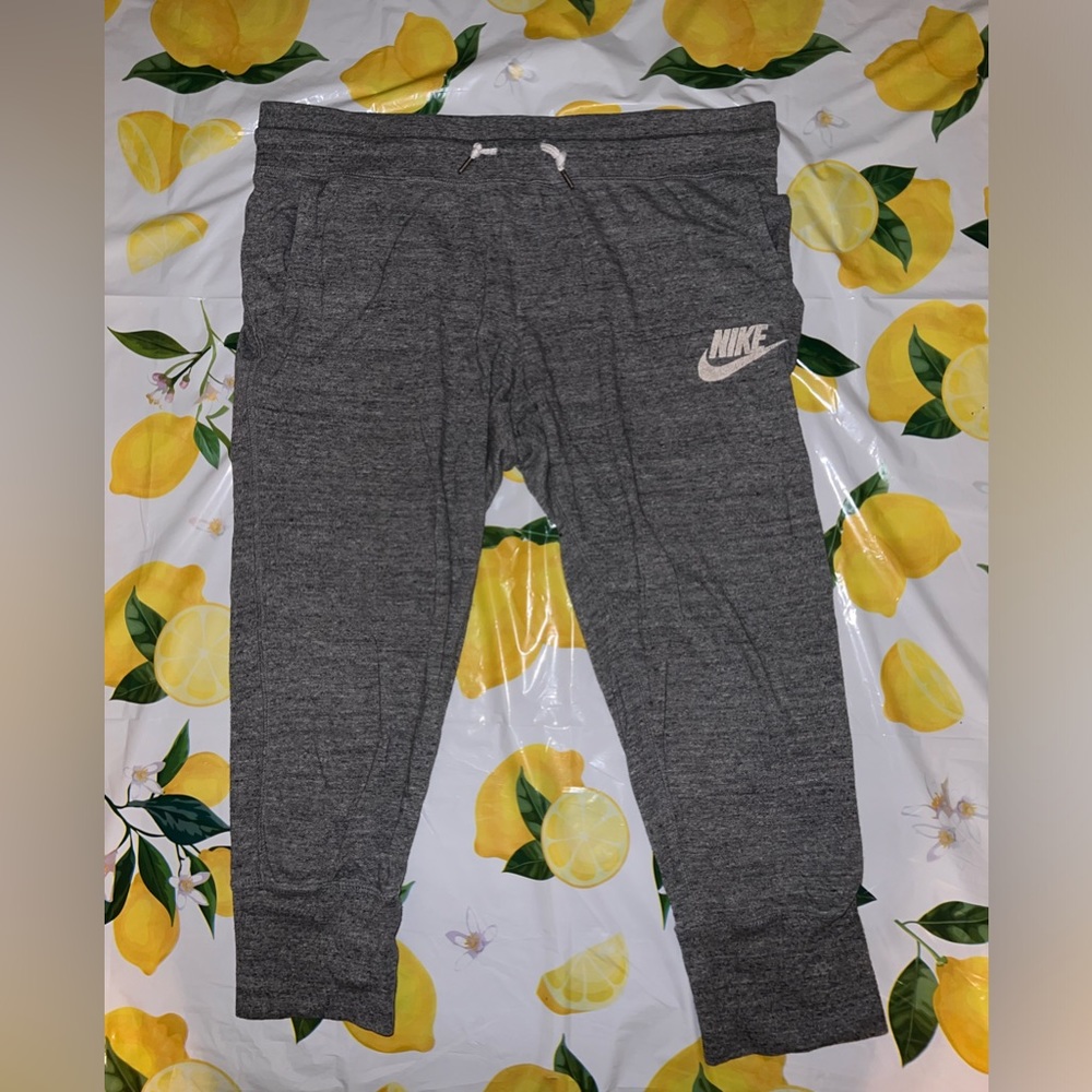 NIKE Grey quarter length sweatpants